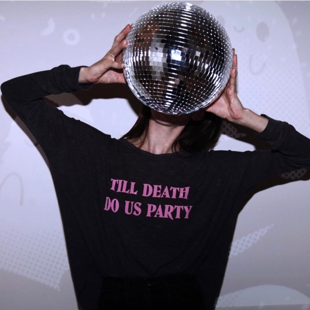 ISO!!! Please help me find in an XS?!!! Thank u!